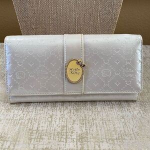 Hello Kitty Sanrio White Faux Patent Leather Long Wallet - Adorable! VGUC